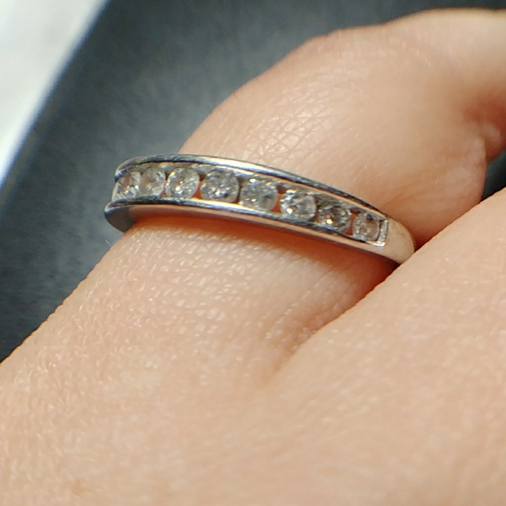 White Gold  Vintage Weeding Ring 14 diamonds